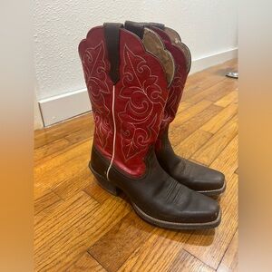 Women’s ARIAT size 8